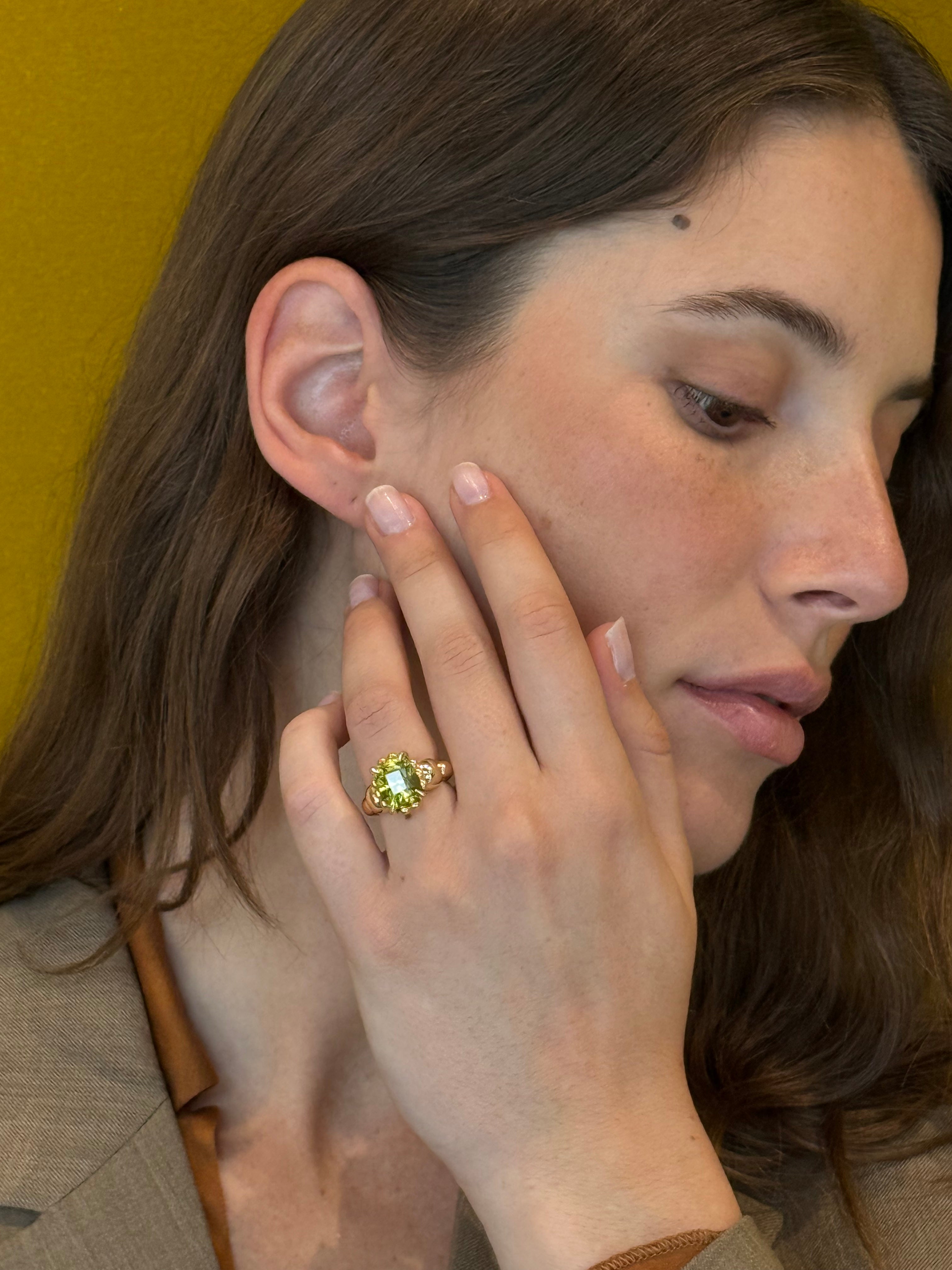 Cloud Lotus Ring - Sphene