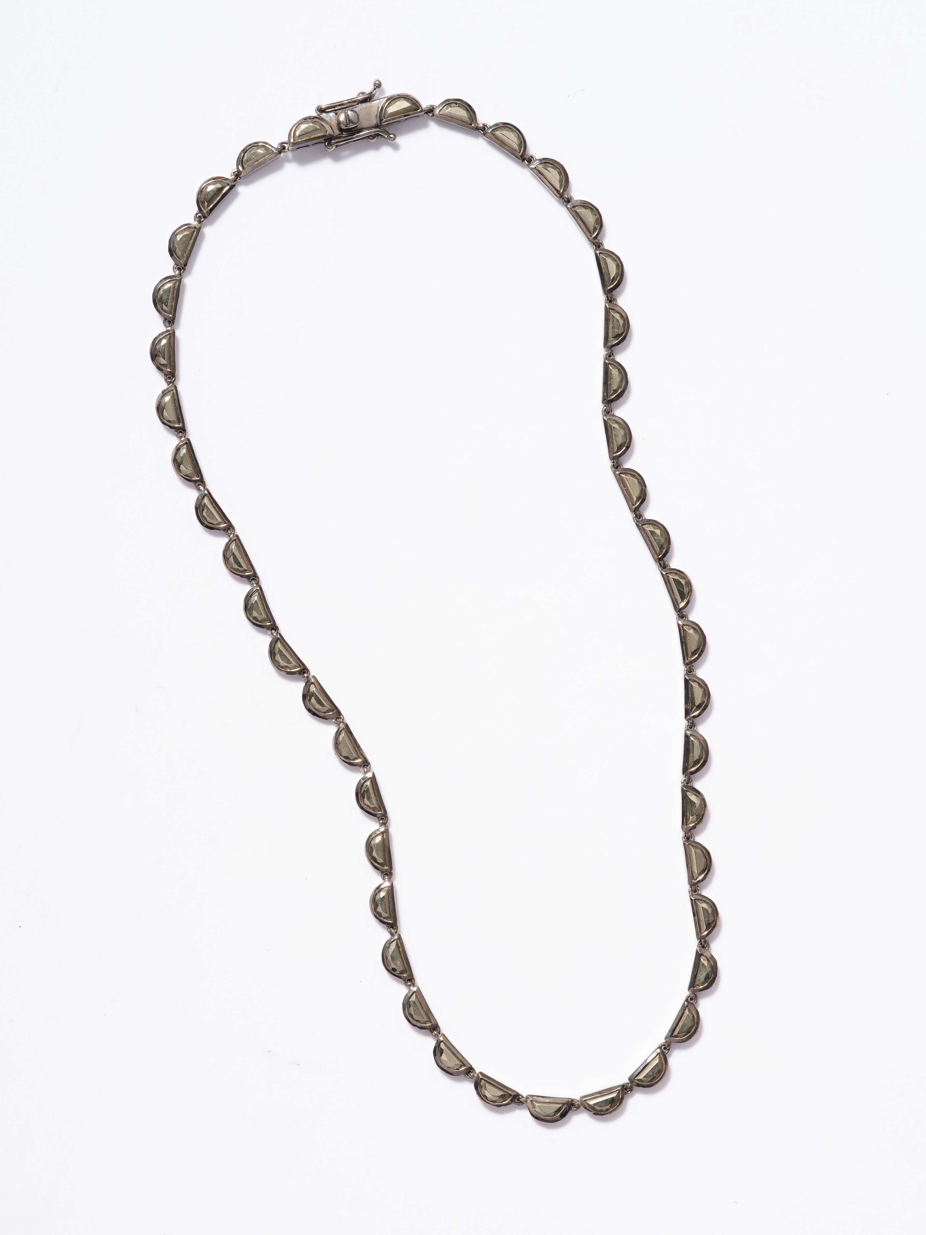 Small Scallop Rivière Necklace Pyrite