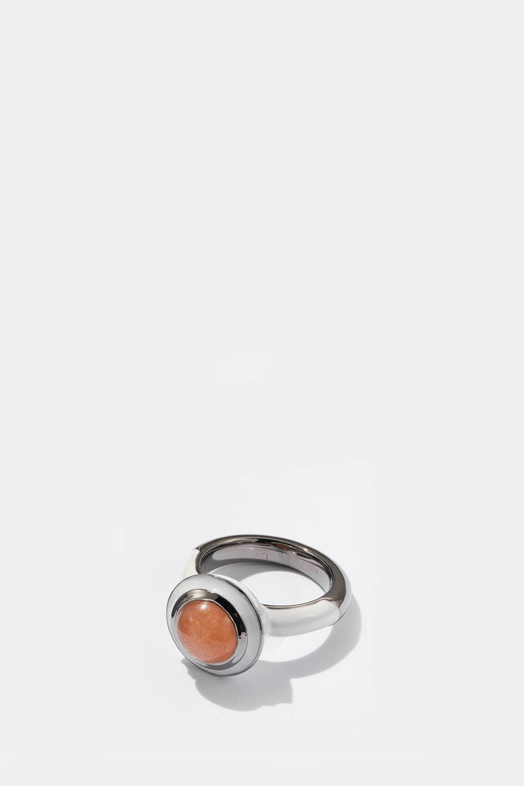 Dot Lacquer Solitaire Ring - Peach Moonstone