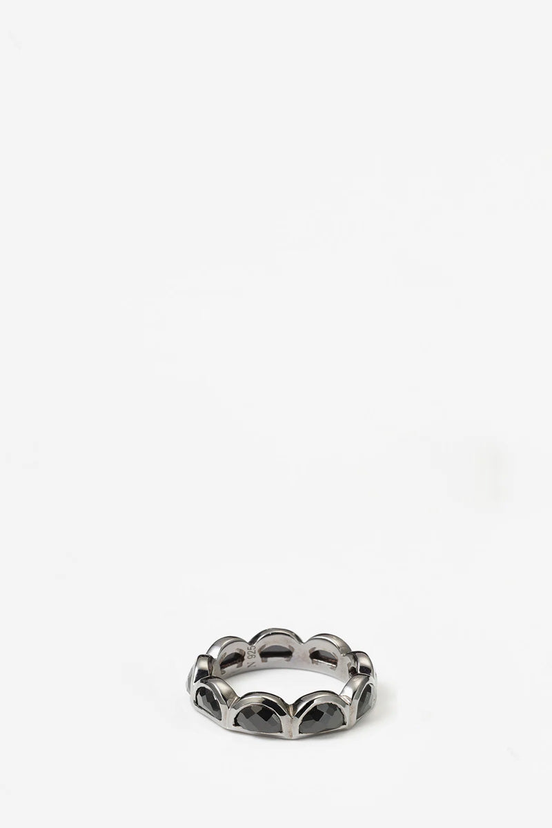 Small Scallop Band Ring - Black Spinel