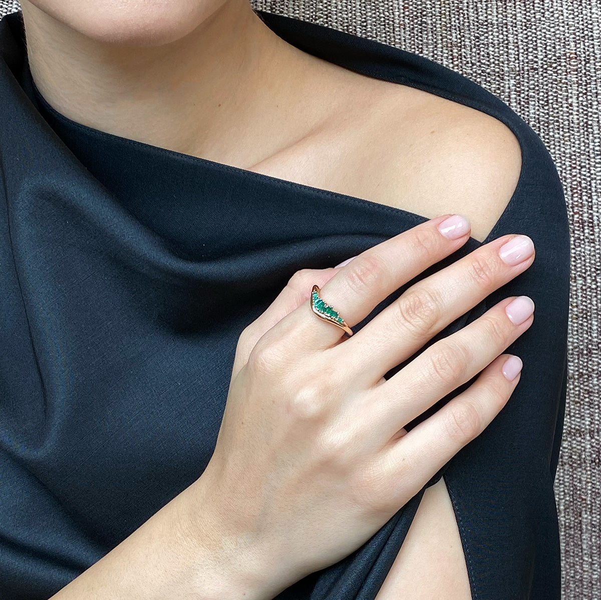 Swoop Side Ruched Ring - Emerald