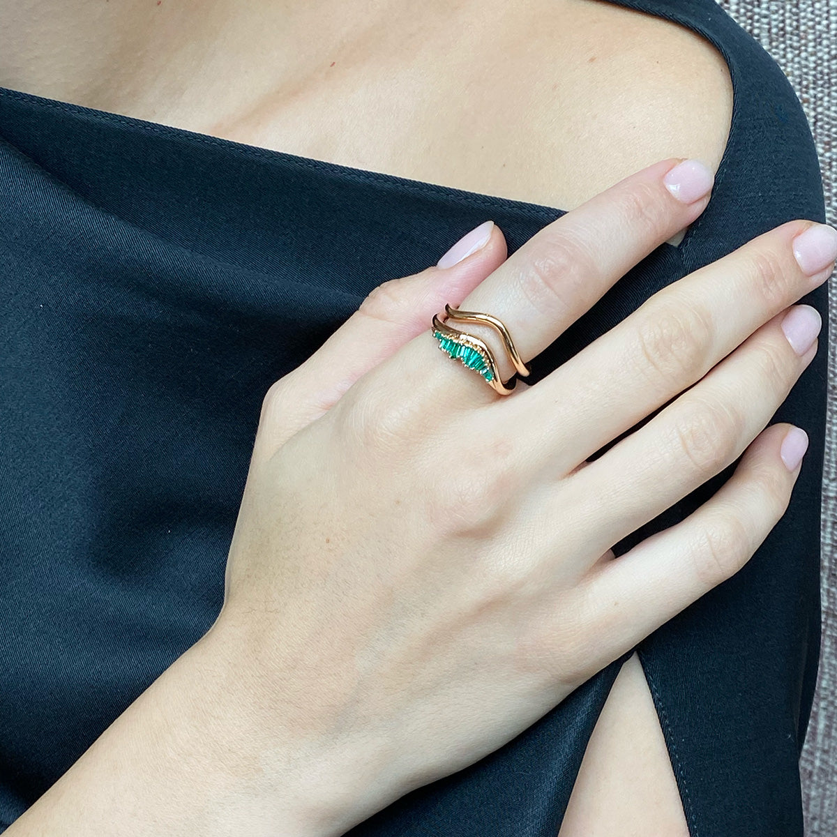 Swoop Side Ruched Ring - Emerald